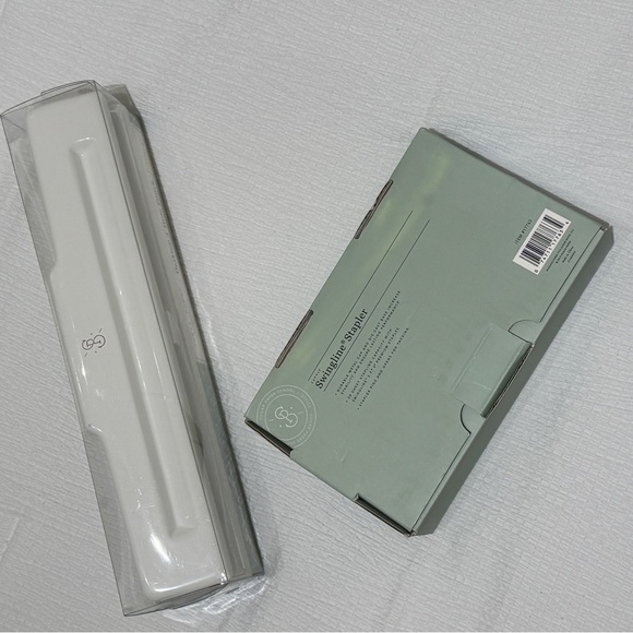 Swingline Sugar Paper White and Gold Stapler and Hole Puncher - Picture 2 of 3